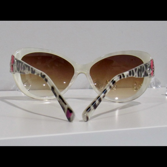 Betsey Johnson Sunglasses - Picture 2 of 7